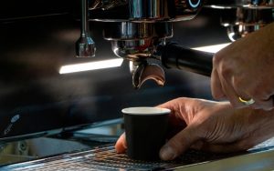 Toàn bộ đèn nhấp nháy, máy không pha được cà phê