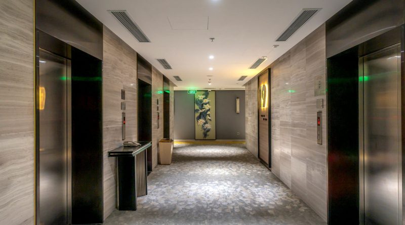 Tiếng Anh Lễ Tân Hướng Dẫn Khách Dùng Khóa Khách Sạn